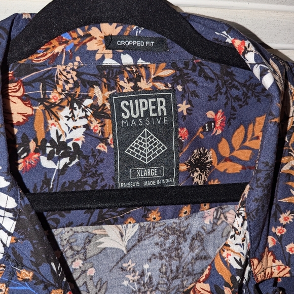 Super Massive floral cropped button up - Picture 2 of 5